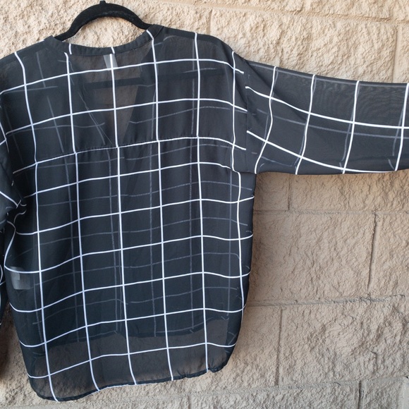 Old Navy Grid Print Button Up Blouse - Picture 5 of 6